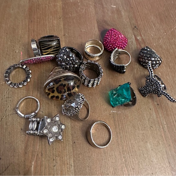 Statement Ring Set costume Jewelry Hearts Bling Crystals Pink Black White Blue - Picture 10 of 10